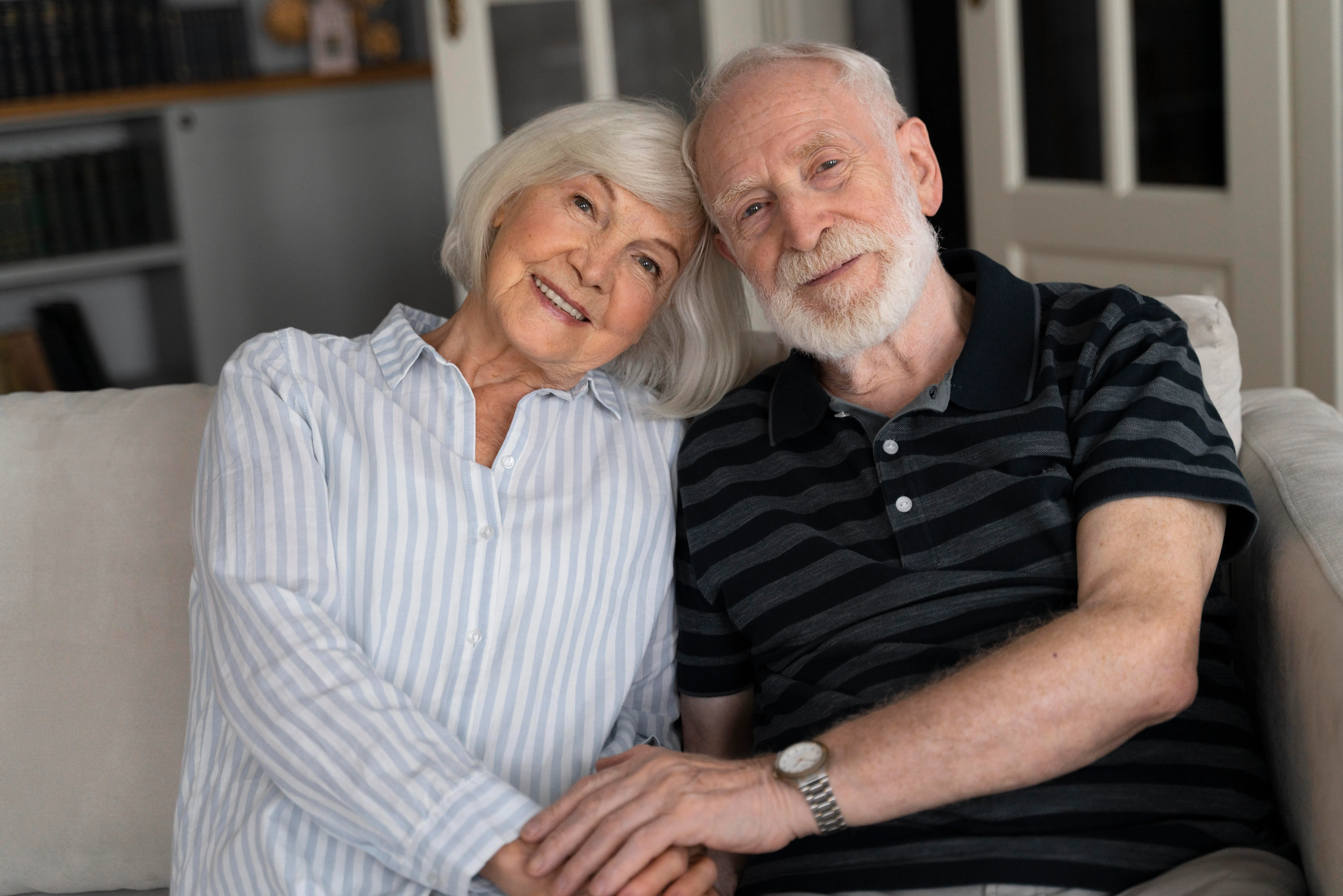 Couple senior accompagné