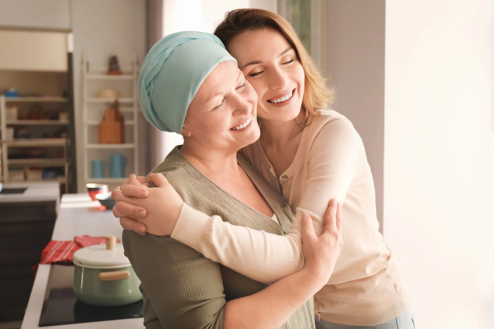 Patients et pairs-aidants qui s’enlacent